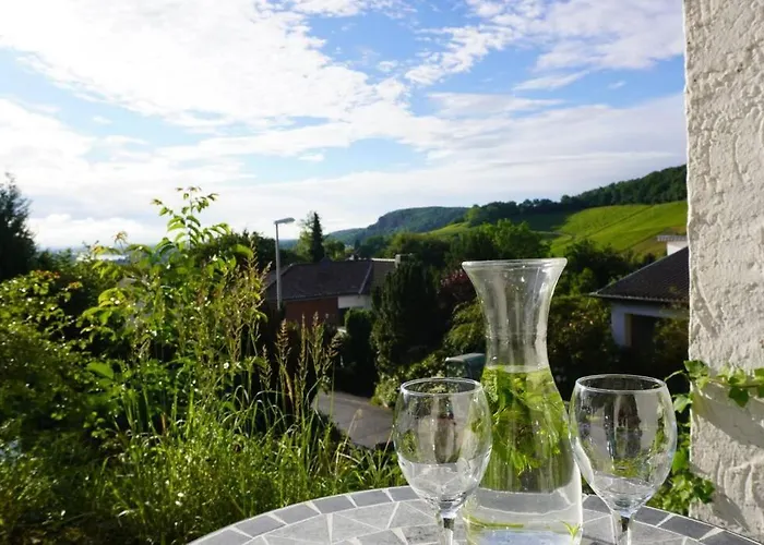 Gruene Wohlfuehloase Mit Einmaliger Aussicht