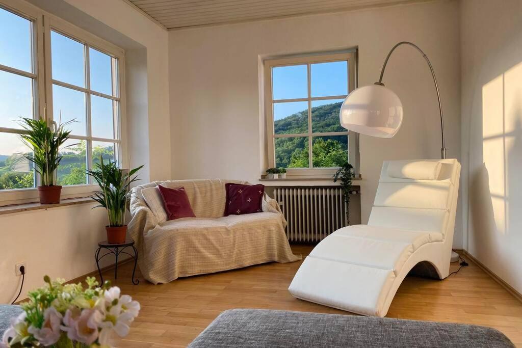 Gruene Wohlfuehloase Mit Einmaliger Aussicht